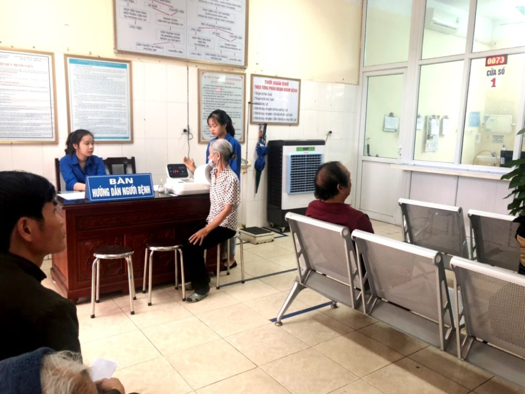 Khi khám bệnh tại viện phổi tỉnh Nam Định, Người bệnh sẽ được nhân viên hướng dẫn cụ thể