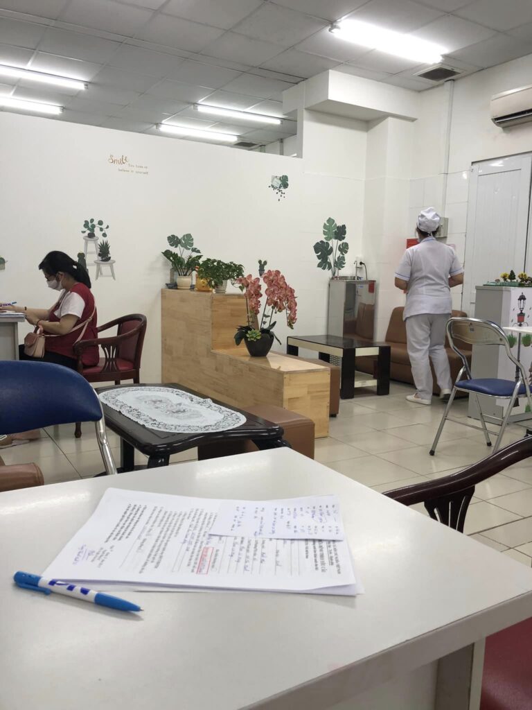 Sản phụ làm thủ tục đẻ ở bệnh viện Hùng Vương TPHCM